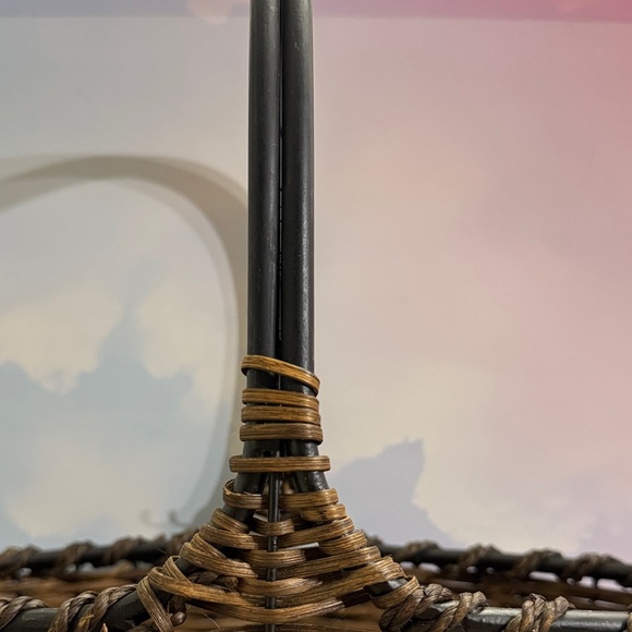 Elegant Brown Woven Basket Bag - Picture 2 of 7